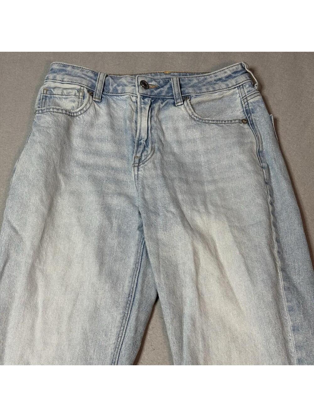 American Eagle Strigid Mom Jeans Womens Size 2 Light Wash Distressed Hem - Picture 4 of 14